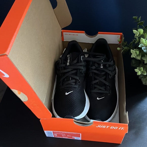 Nike - Picture 7 of 7